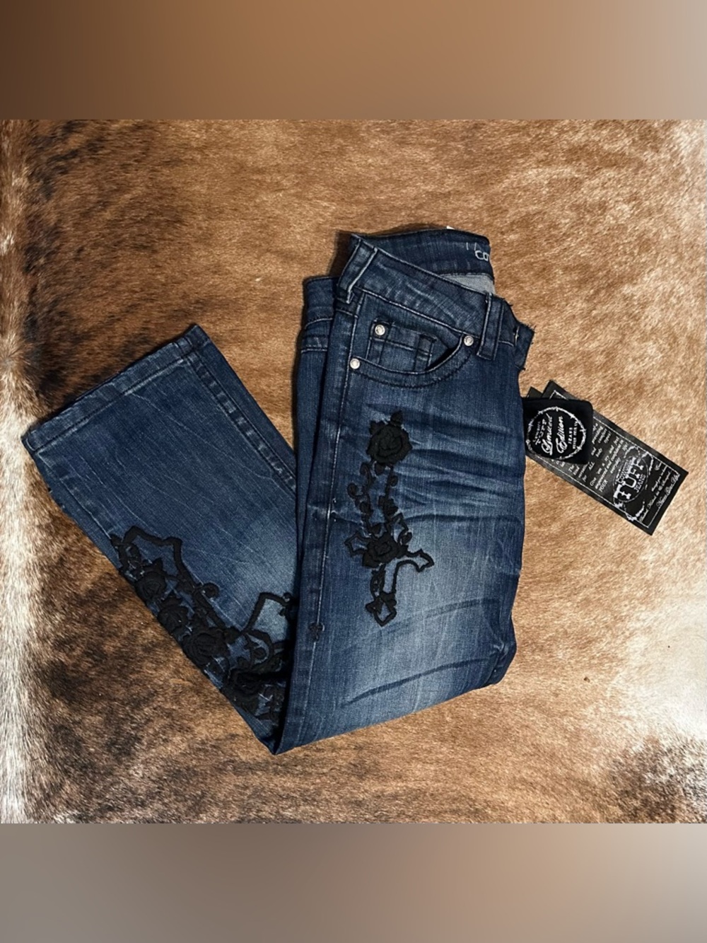 Cowgirl Tuff Roses & Truth Capris NWT Size 27